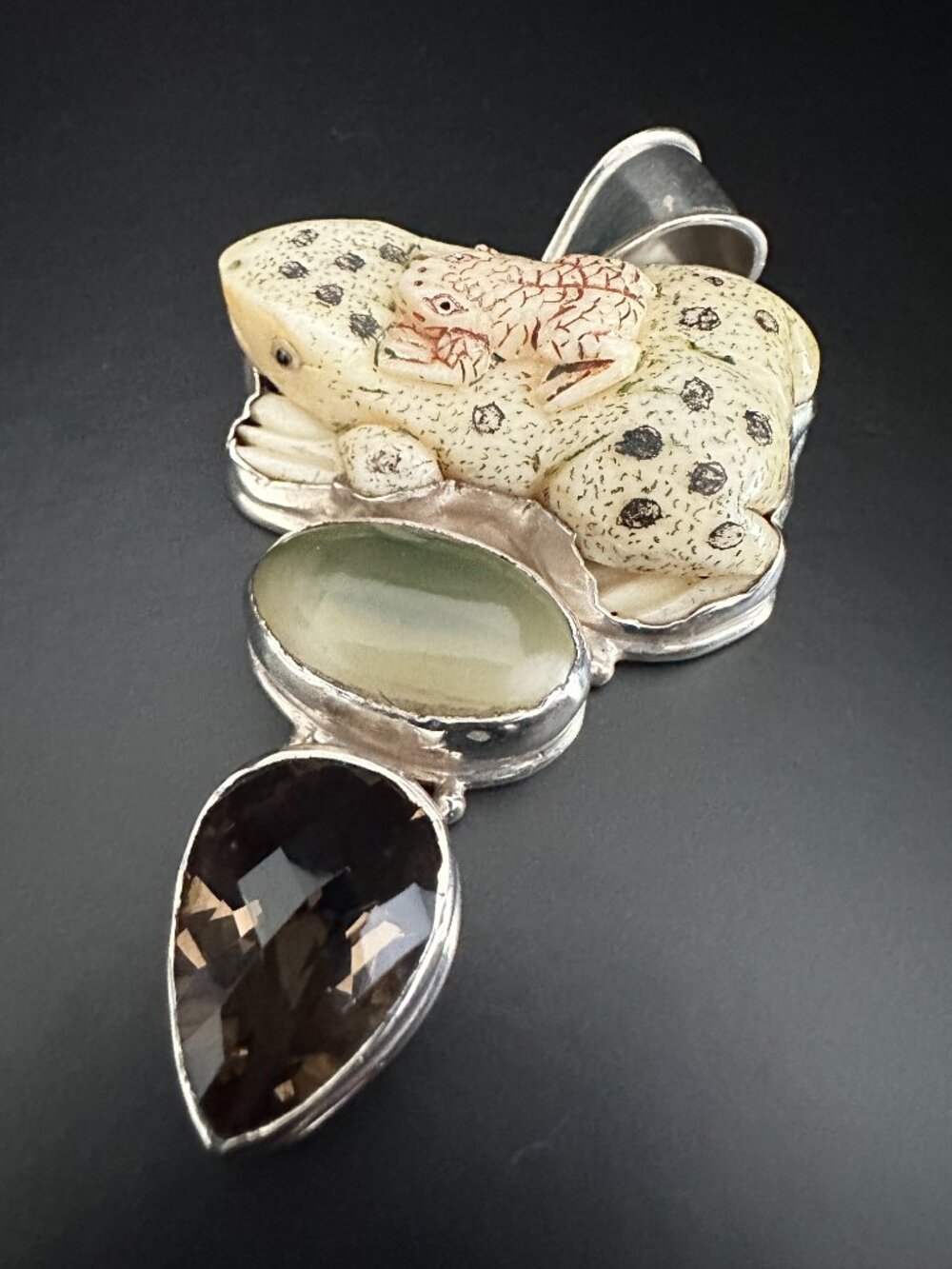 Hand-Carved Frog Pendant – Sterling Silver 925 – Bone, Jade & Smoky Quartz – Bal